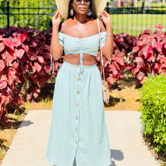 Crop Top Midi Skirt Set - Picture 4 of 5